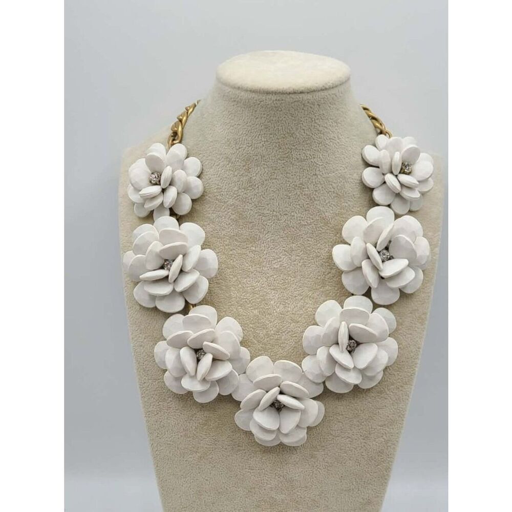 J Crew Oversized White Resin Flower STUNNING!  Gold Tone Link Necklace